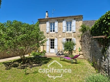 Maison à vendre 5 pièces ASNIERES LA GIRAUD (17) avec jardin, dépendances et garages