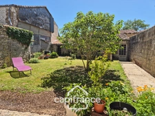 Maison à vendre 5 pièces ASNIERES LA GIRAUD (17) avec jardin, dépendances et garages