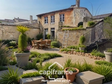 Maison à vendre 7 pièces centre ville SAINT JEAN D'ANGELY (17) avec jardin clos