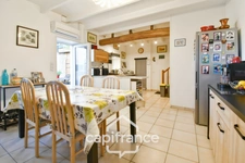 Maison rénovée à vendre 4 pièces SAINT JEAN D'ANGELY (17) avec atelier, cour et jardin potager de 421m²