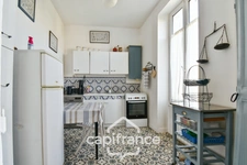Single-storey house for sale in SAINT JEAN D'ANGELY (17) with 3 rooms, garden and garage, close to shops