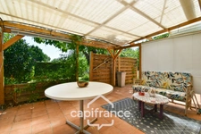 Single-storey house for sale, 4 rooms, ANNEZAY (17) with garages and enclosed garden of 1145m²