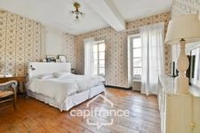 En CHARENTE MARITIME, A SAINT JEAN D'ANGELY (17), Maison de caractère à vendre 12 pièces  avec jardin, proche commerces