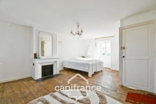 En CHARENTE MARITIME, A SAINT JEAN D'ANGELY (17), Maison de caractère à vendre 12 pièces  avec jardin, proche commerces