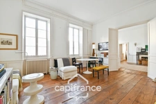 En CHARENTE MARITIME, A SAINT JEAN D'ANGELY (17), Maison de caractère à vendre 12 pièces  avec jardin, proche commerces
