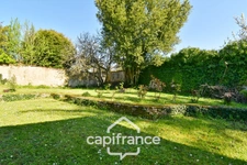 Maison PLAIN PIED  à vendre 6 pièces SAINT JEAN D'ANGELY (17) avec jardin clos et garage