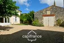 Maison à vendre 10 pièces BIGNAY (17), proche ST JEAN D'ANGELY et ses commerces, avec jardin, piscine et garage