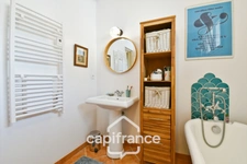 Renovated Charentaise house for sale, 6 rooms, COURCELLES (17), close to shops, with a surface area of 149m² with workshop and garden