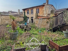 Maison à vendre 7 pièces centre ville SAINT JEAN D'ANGELY (17) avec jardin clos