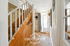 House for sale in Varaize (17), 6 rooms, Charentaise style, 136m², with garden and garage