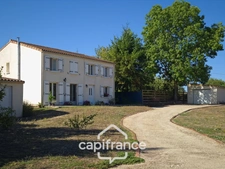 House for sale in Varaize (17), 6 rooms, 4 bedrooms, on 1500m² of enclosed garden with garage