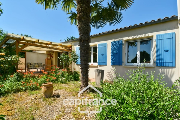 Maison de plain pied à vendre 4 pièces ANNEZAY (17) ave garages et jardin clos de 1145m²