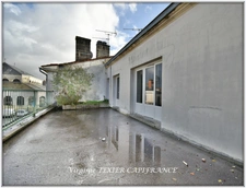 Dpt Charente Maritime (17), for sale SAINT JEAN D'ANGELY town center investment property - with a total surface area of 437 m²