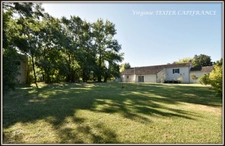House for sale 10 rooms VILLENEUVE LA COMTESSE (17) on 4800 m² of land with outbuildings