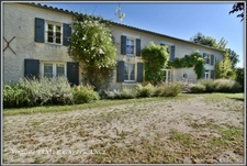 House for sale 10 rooms VILLENEUVE LA COMTESSE (17) on 4800 m² of land with outbuildings