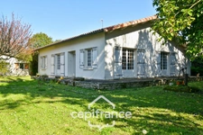 Maison PLAIN PIED  à vendre 6 pièces SAINT JEAN D'ANGELY (17) avec jardin clos et garage