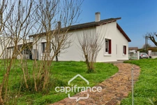 Fully renovated 6-room house for sale in SAINT JEAN D'ANGELY (17), close to shops, with garden and garage