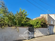 House for sale 6 rooms SAINT JEAN D'ANGELY (17), TOWN CENTER, with garden and outbuildings