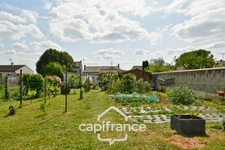 Maison à vendre de plain pied 5 pièces SAINT JEAN D'ANGELY (17) sur une parcelle de 1012m²