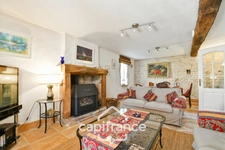 House for sale in Varaize (17), 6 rooms, Charentaise style, 136m², with garden and garage
