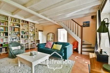 Maison charentaise rénovée à vendre 6 pièces COURCELLES (17), proche commerces, d'une superficie de 149m² avec atelier et jardin