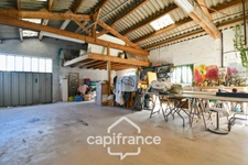 Single-storey house for sale in SAINT JEAN D'ANGELY (17) with 3 rooms, garden and garage, close to shops