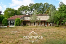 Character house for sale, 12 rooms, SAINT SEVERIN SUR BOUTONNE (17) on 4500m² of wooded land