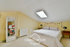 Renovated Charentaise house for sale, 6 rooms, COURCELLES (17), close to shops, with a surface area of 149m² with workshop and garden