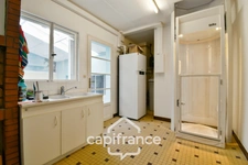 Fully renovated 6-room house for sale in SAINT JEAN D'ANGELY (17), close to shops, with garden and garage