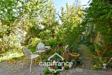 House for sale 6 rooms SAINT JEAN D'ANGELY (17), TOWN CENTER, with garden and outbuildings