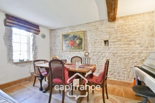 House for sale in Varaize (17), 6 rooms, Charentaise style, 136m², with garden and garage