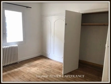 Dpt Charente Maritime (17), for sale SAINT JEAN D'ANGELY town center investment property - with a total surface area of 437 m²