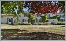 Maison à vendre 10 pièces VILLENEUVE LA COMTESSE (17) sur 4800 m² de terrain avec dépendances