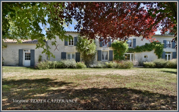 Maison à vendre 10 pièces VILLENEUVE LA COMTESSE (17) sur 4800 m² de terrain avec dépendances