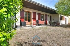 Single-story house for sale in Saint Jean d'Angely (17), 5 rooms on 800m² of land with garage