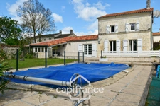 Maison à vendre 5 pièces TORXE (17) avec jardin clos de 1000m², garage et atelier