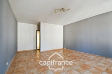 House for sale 3 rooms with garage in SAINT JEAN D'ANGELY (17)