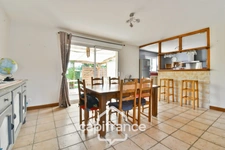 Single-storey house for sale, 4 rooms, ANNEZAY (17) with garages and enclosed garden of 1145m²