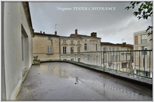 Dpt Charente Maritime (17), for sale SAINT JEAN D'ANGELY town center investment property - with a total surface area of 437 m²