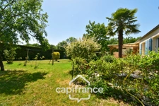 Single-storey house for sale, 4 rooms, ANNEZAY (17) with garages and enclosed garden of 1145m²