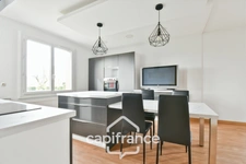 Fully renovated 6-room house for sale in SAINT JEAN D'ANGELY (17), close to shops, with garden and garage
