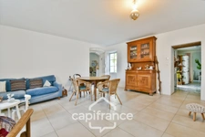 House for sale 6 rooms SAINT JEAN D'ANGELY (17), TOWN CENTER, with garden and outbuildings