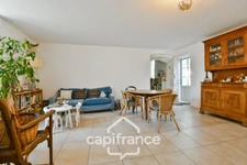 House for sale 6 rooms SAINT JEAN D'ANGELY (17), TOWN CENTER, with garden and outbuildings