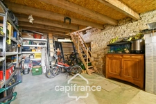 Maison rénovée à vendre 4 pièces SAINT JEAN D'ANGELY (17) avec atelier, cour et jardin potager de 421m²