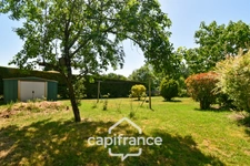 Single-storey house for sale, 4 rooms, ANNEZAY (17) with garages and enclosed garden of 1145m²