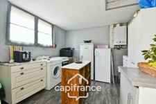 Maison à vendre de plain pied 5 pièces SAINT JEAN D'ANGELY (17) sur une parcelle de 1012m²
