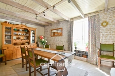 House for sale in Varaize (17), 6 rooms, Charentaise style, 136m², with garden and garage