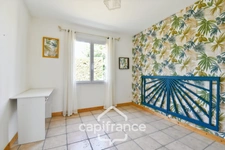 Single-storey house for sale, 4 rooms, ANNEZAY (17) with garages and enclosed garden of 1145m²