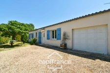 Single-storey house for sale, 4 rooms, ANNEZAY (17) with garages and enclosed garden of 1145m²