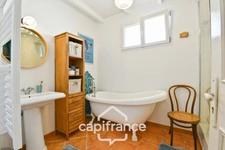 Renovated Charentaise house for sale, 6 rooms, COURCELLES (17), close to shops, with a surface area of 149m² with workshop and garden